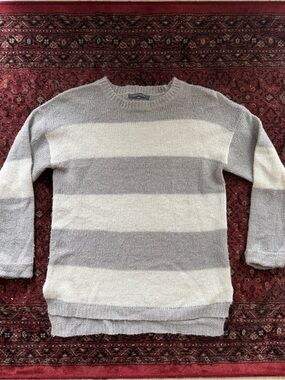 Suzy Shier Gray & White Striped Knit Sweater - Size M